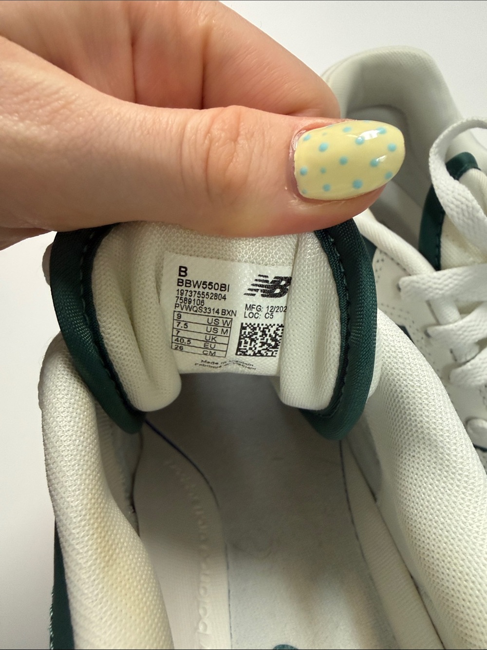 New Balance White and Green 550 Retro Low-Top Sneakers - Picture 5 of 7